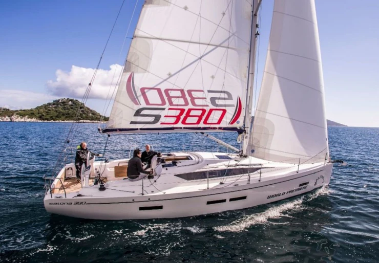 Salona 380 Marina Kastela | Navis Celere