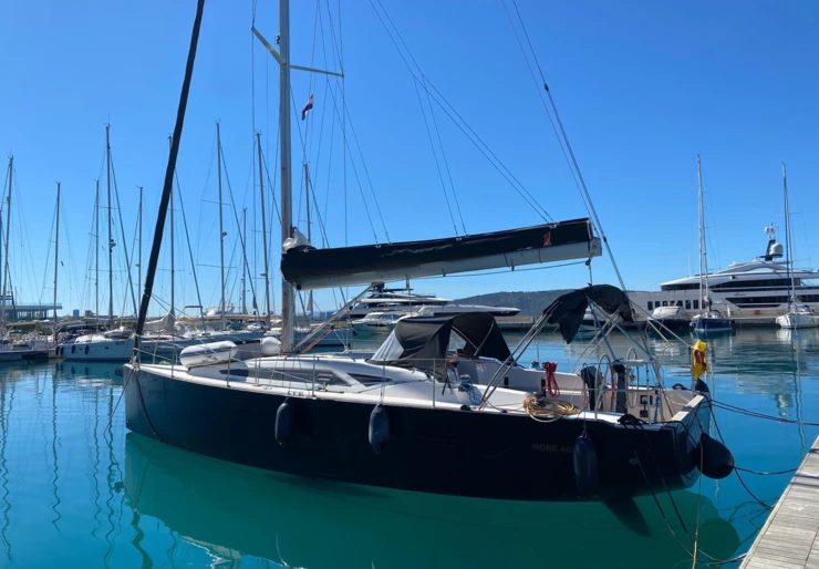 More 40 Marina Kastela | More Black