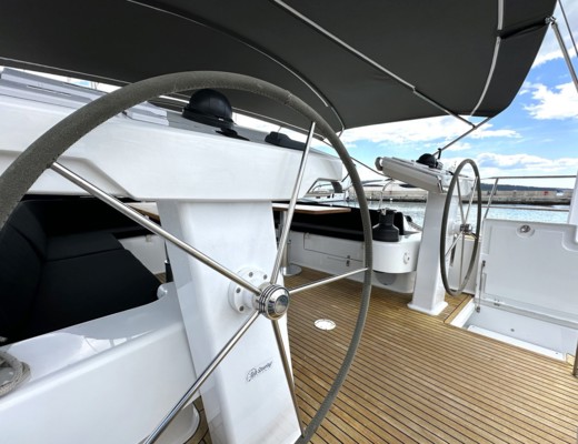Hanse 548