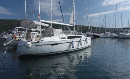Bavaria Cruiser 33