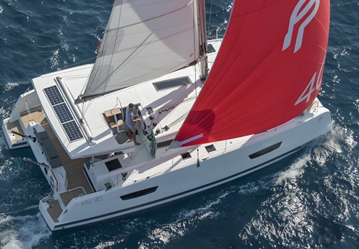 Isla 40 Hodges Creek Marina | CALICO