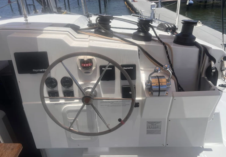 Isla 40 Hodges Creek Marina | CALICO