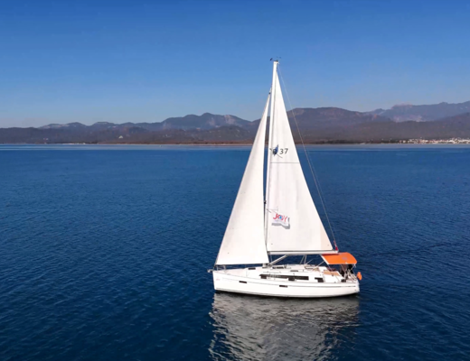 Bavaria Cruiser 37