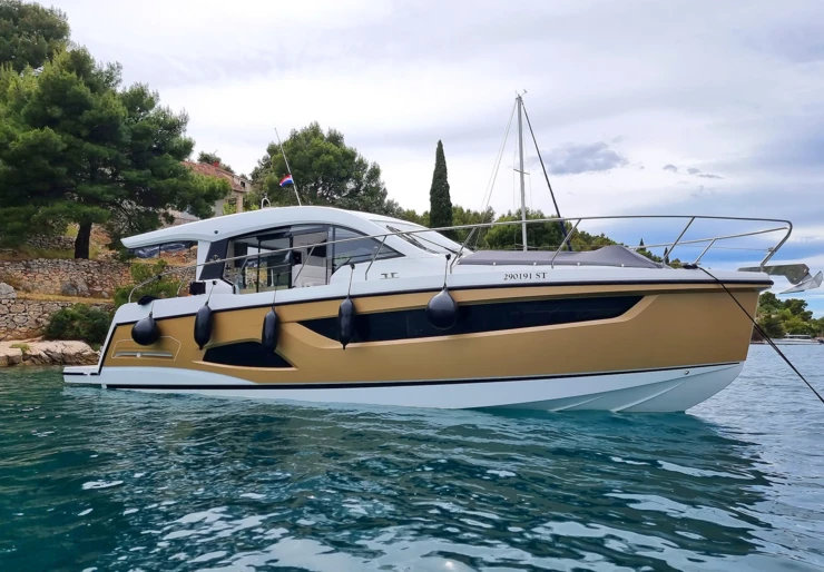 Sealine C390 Marina Kastela | Tireless