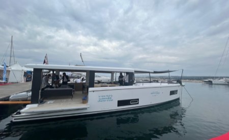 Island Cruising Boat