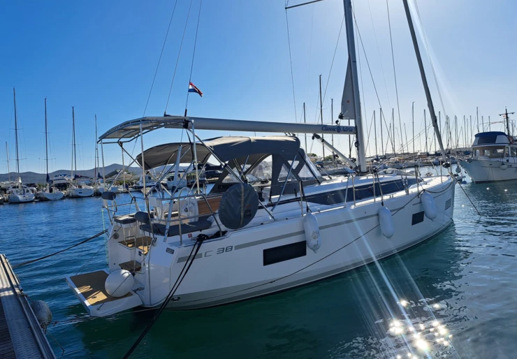 Bavaria C38 Zadar harbour | Asterix