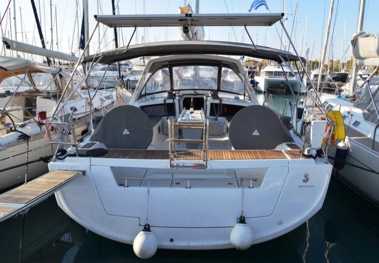 Oceanis 48 Lavrion - port principal | Pherousa