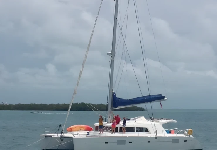 Lagoon 500 Belize | Sand Star