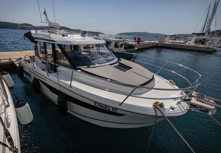 Merry Fisher 895 Primosten - Marina Kremik | Shearwater