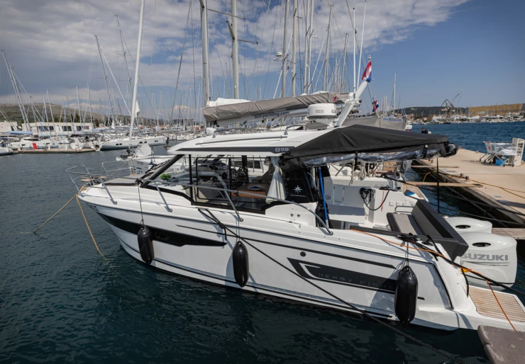 Merry Fisher 895 Primosten - Marina Kremik | Shearwater