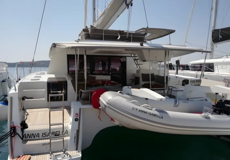 Saba 50 Port de Mahé | Anna Isabella