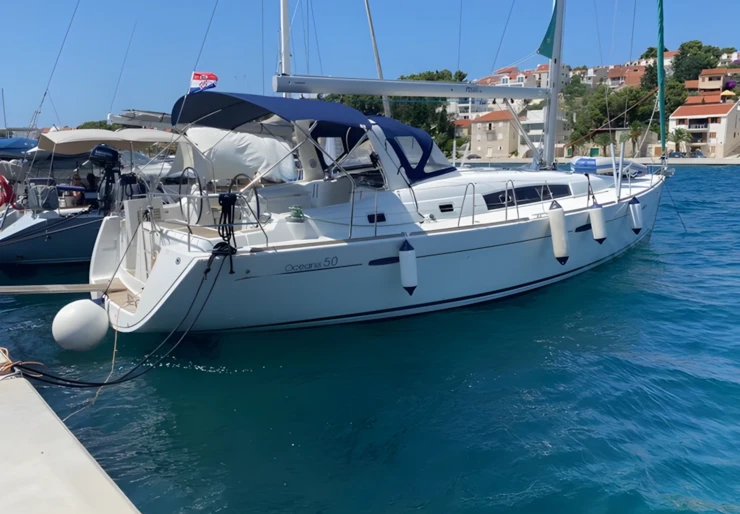 Oceanis 50 Family Milna | Tindra