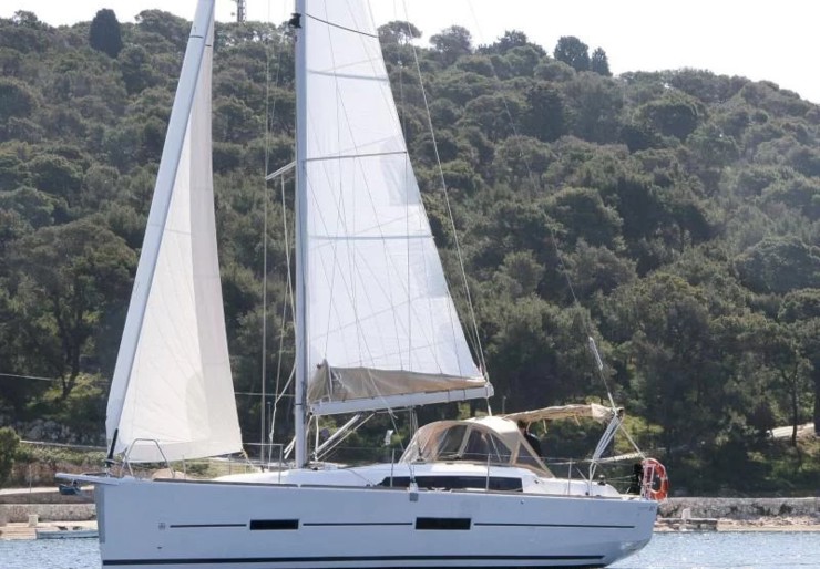 Dufour 382 GL Tolone | ITHAQUE