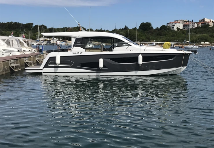Sealine C390 Marina Kornati | Ecstasea