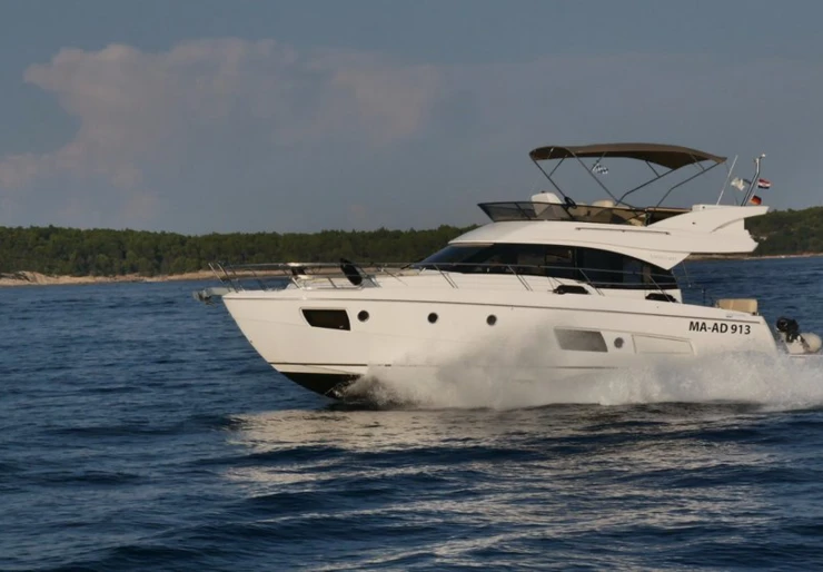 Bavaria Virtess 420. Marina Lav | Zanngi