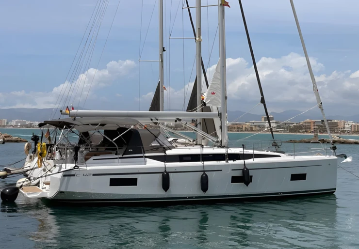 Bavaria C42 Marina Naviera Balear | Blue Eyes