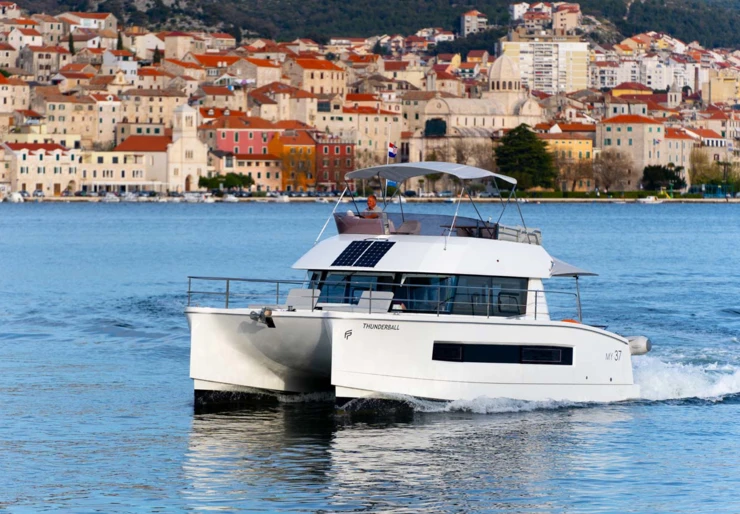 MY 37 Marina Kornati | Thunderball