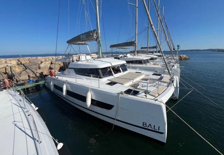 Bali Catspace Hafen von Hyeres | Go with the flow