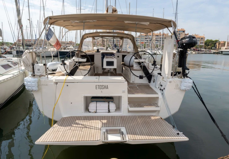 Dufour 430 GL Hyeres harbour | ETOSHA
