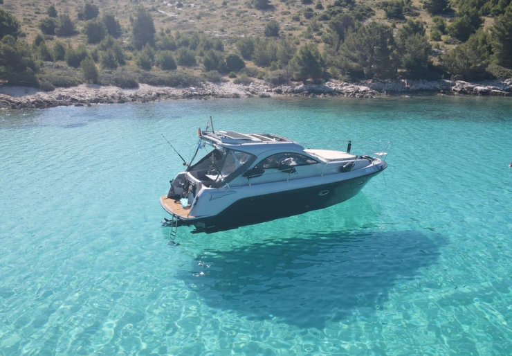 Mirakul 30 Hard Top Marina Kornati | Valentina