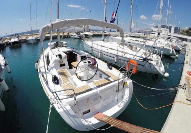 Oceanis 31 ACI Marina | HONEY