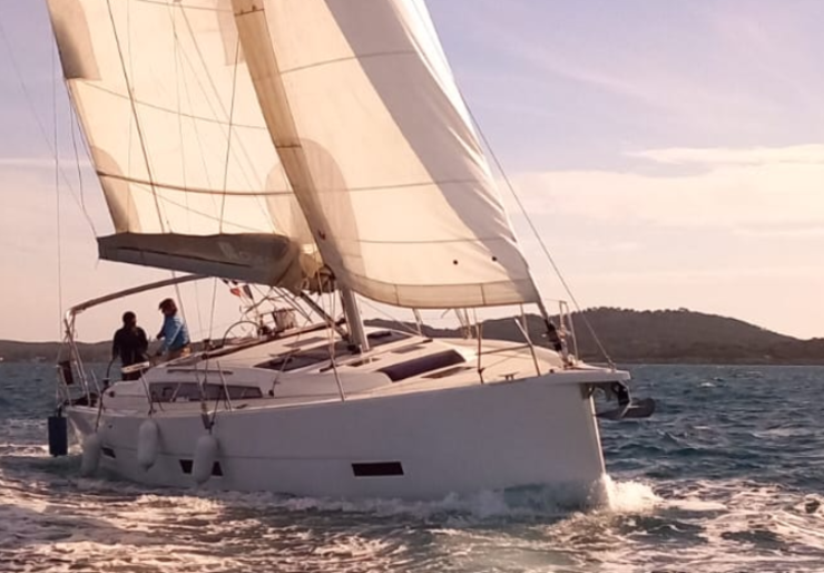 Dufour 430 GL Hafen von Hyeres | ETOSHA