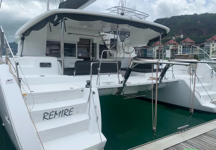 Lagoon 450 S Hafen von Mahe | REMIRE