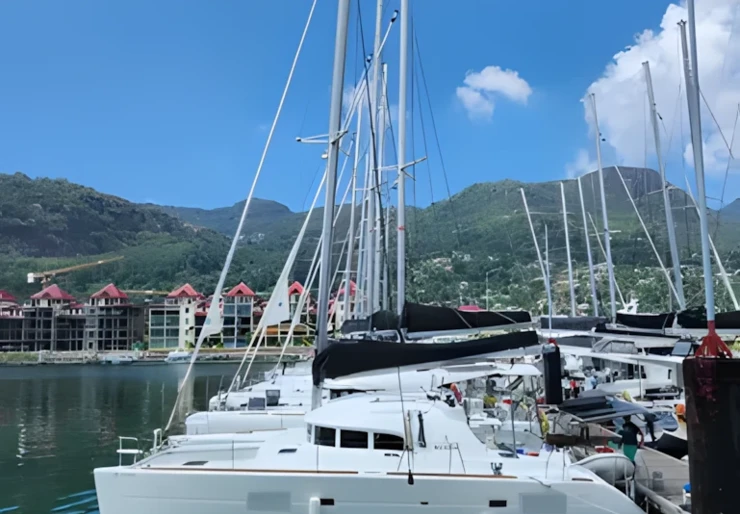 Lagoon 380 S2 Hafen von Mahe | Modjo