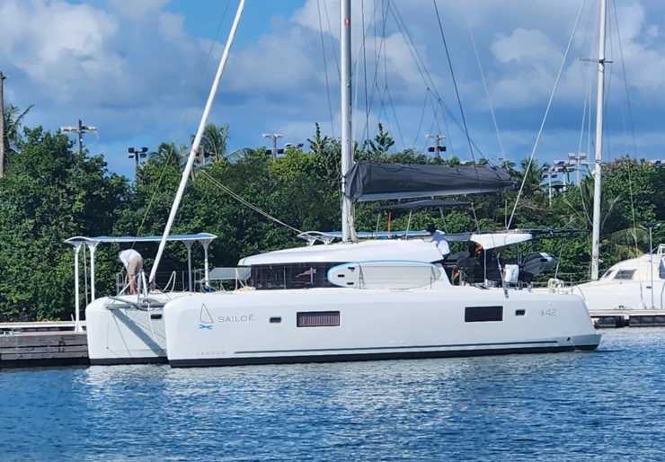 Lagoon 42 Marina Bas-du-Fort | PETITE TERRE