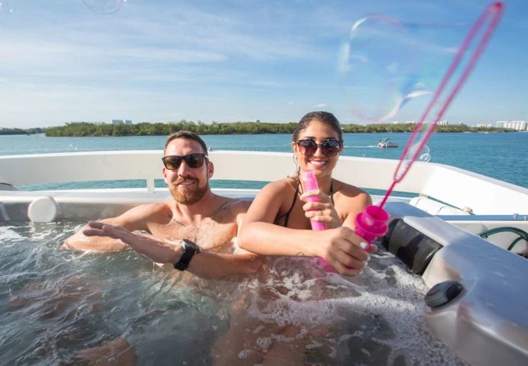 Aicon 85 Fly Bahamas | Italian Yacht 85