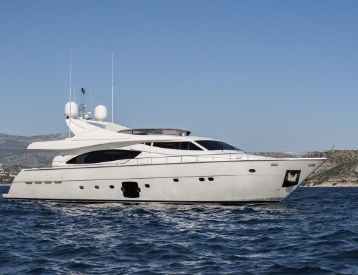 Ferretti 880