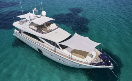 Ferretti 83