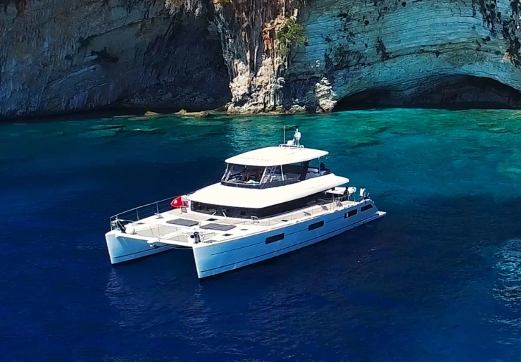 Lagoon 630 MY Greece | CUTE LITTLE CAT