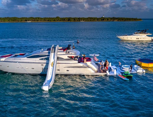 Pershing 90