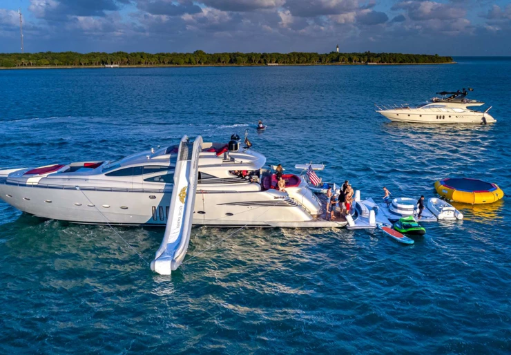 Pershing 90 Bahamas | Regal