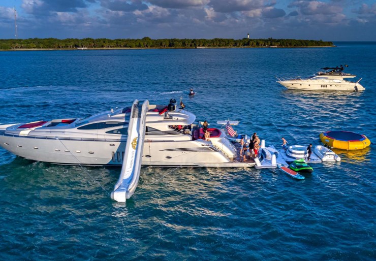 Pershing 90 Bahamas | Regal