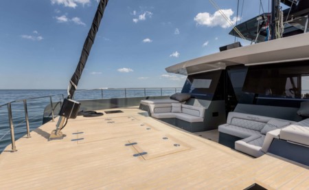 Moon yacht 65