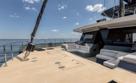 Moon yacht 65