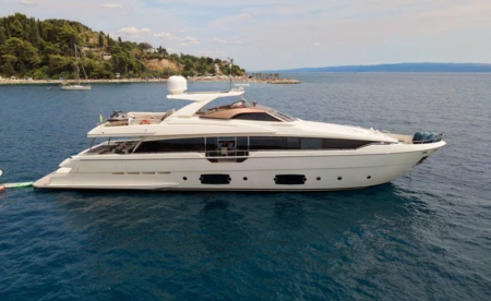 Ferretti 960