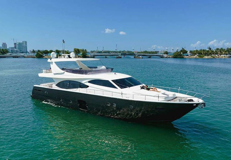Ferretti 780 Bahamas | Twe11ve
