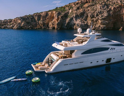 Ferretti 881