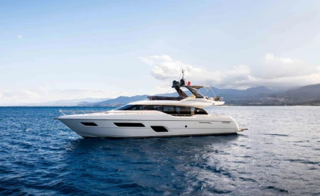 Ferretti 700
