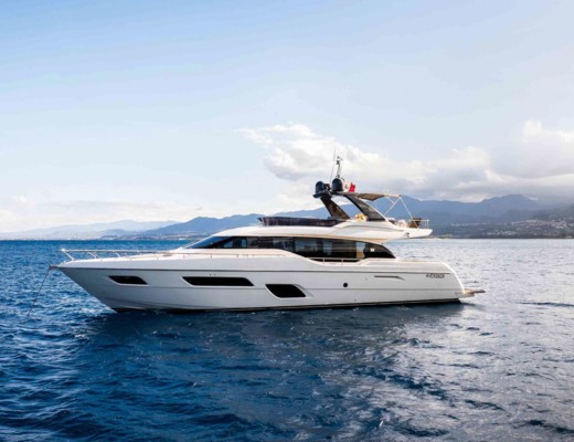 Ferretti 700