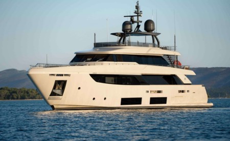 Custom Line Navetta 33