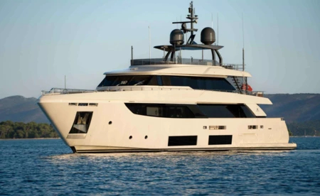 Custom Line Navetta 33
