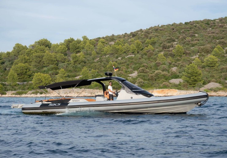 Custom Line Navetta 33 Croatia | SK
