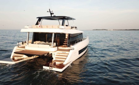 Moon Yacht 60