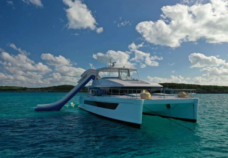 Two Oceans 555 Bahamas | SOLAIRE