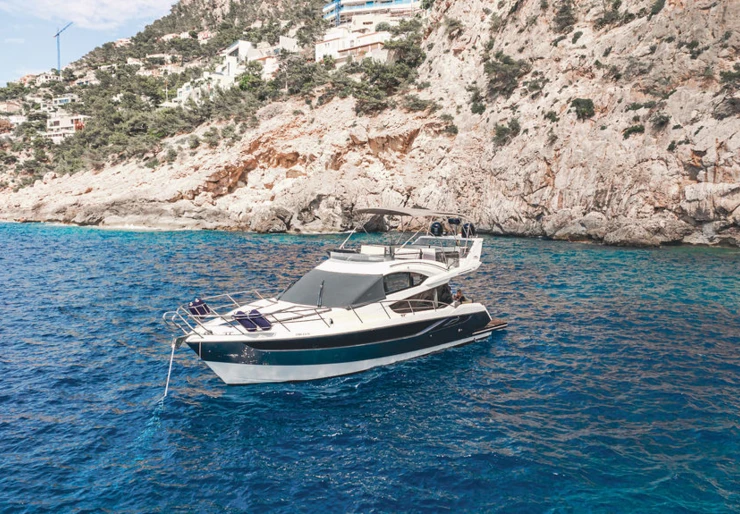 Galeon 420 Fly Club de Mar-Mallorca | PuraVida