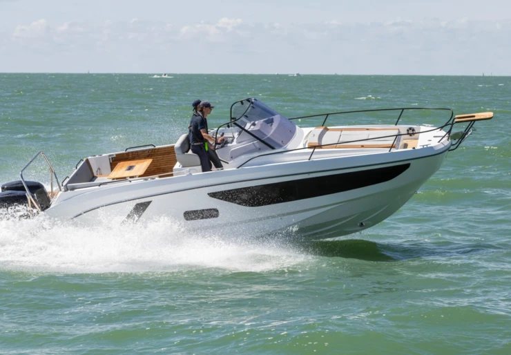 Flyer 9 Sundeck Marina Mahon | MEDEA